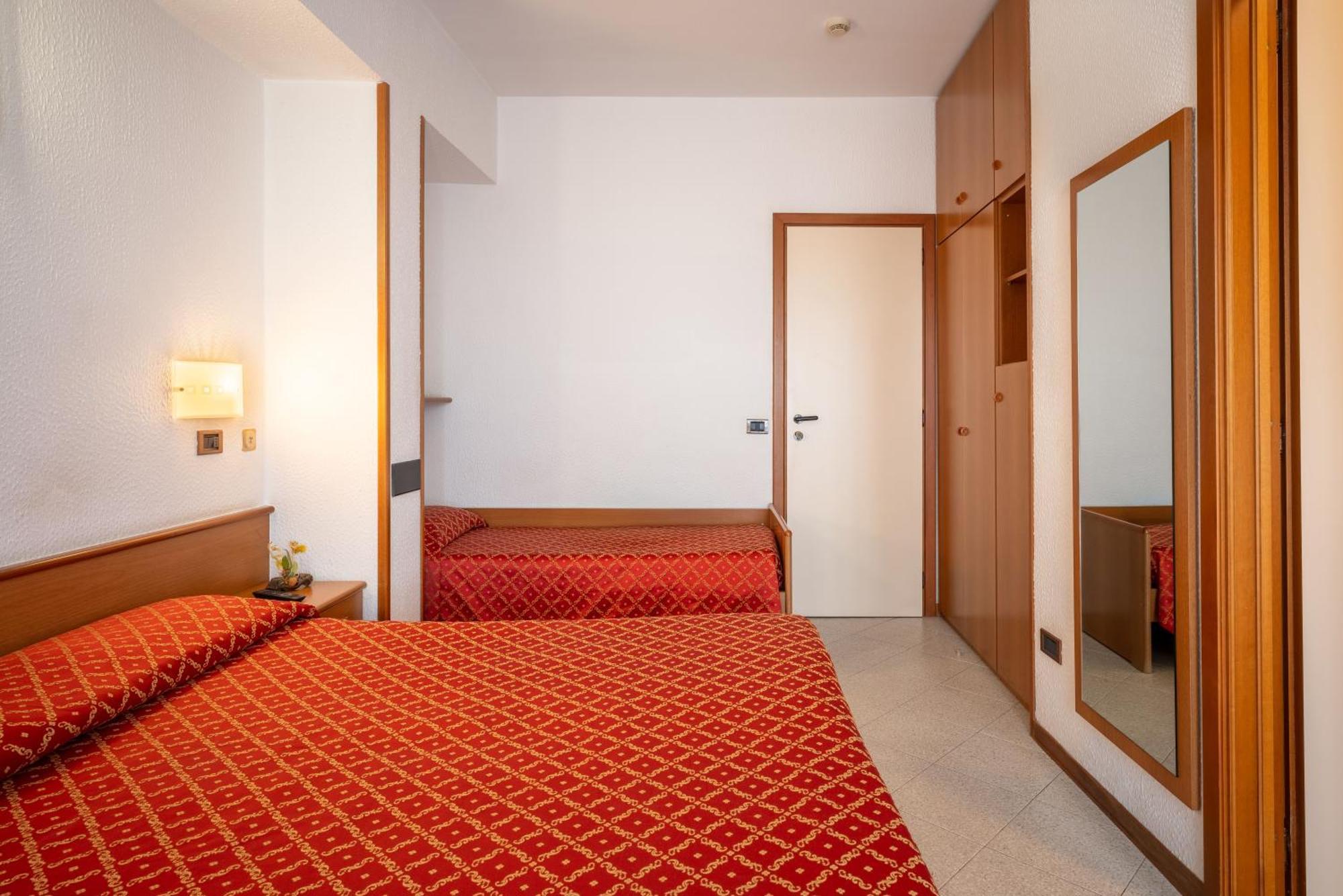 Hotel Careni Villa Italia Finale Ligure Extérieur photo