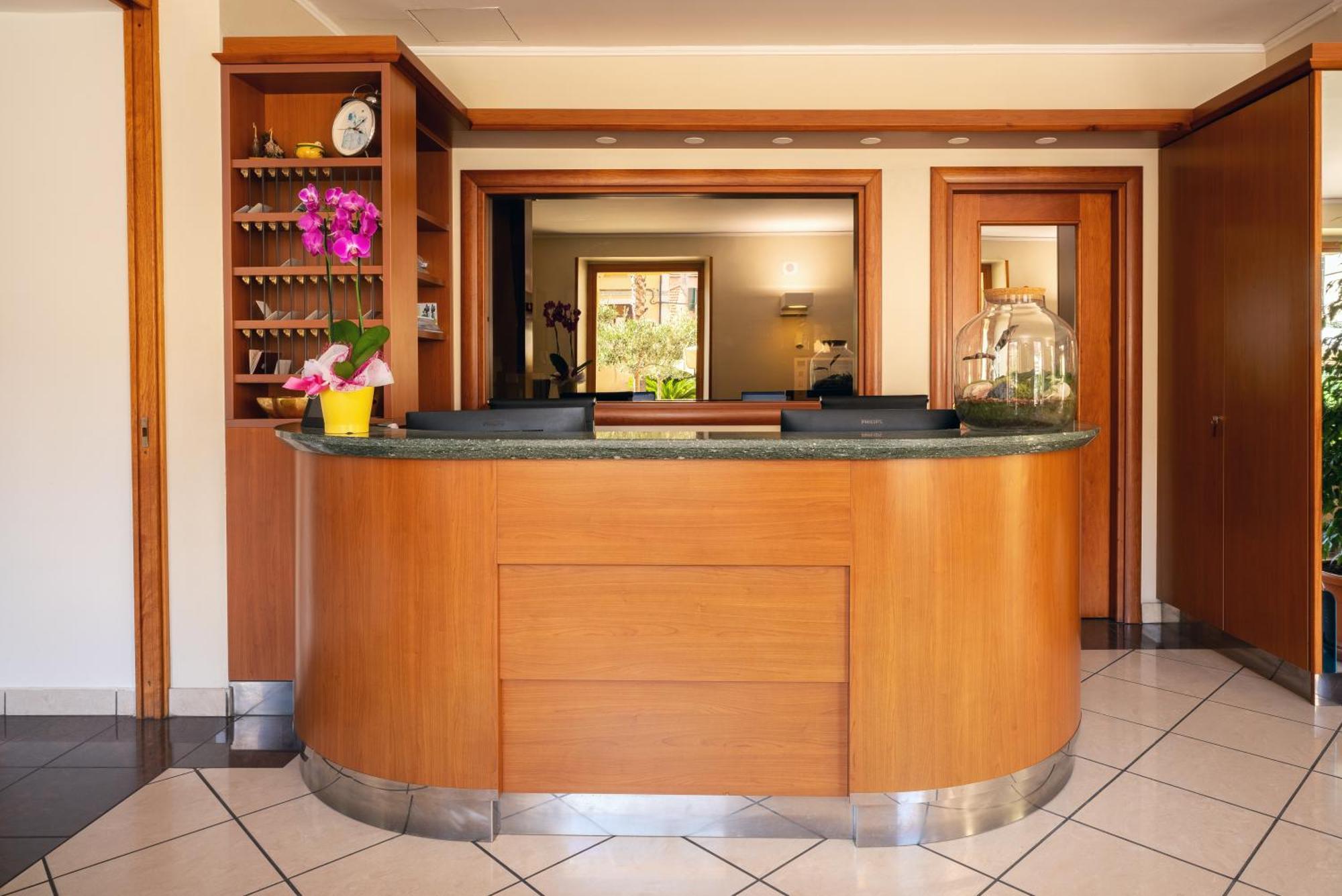 Hotel Careni Villa Italia Finale Ligure Extérieur photo